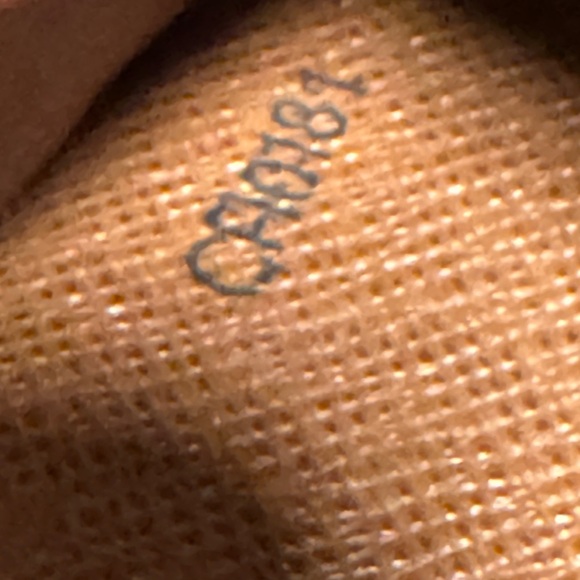 Louis Vuitton Brown Monogram Sarah long bifold wallet this is Labeled feature - Picture 4 of 15